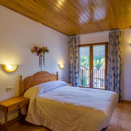 Hostal Cal Mestre Vilallonga de Ter Εξωτερικό φωτογραφία