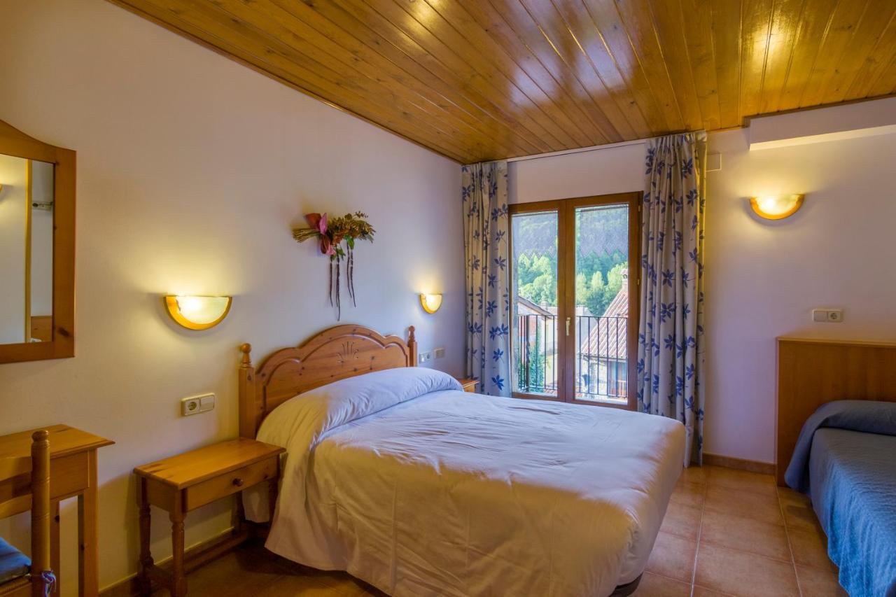 Hostal Cal Mestre Vilallonga de Ter Εξωτερικό φωτογραφία
