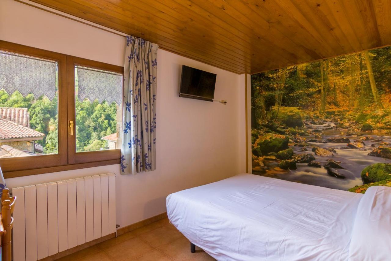 Hostal Cal Mestre Vilallonga de Ter Εξωτερικό φωτογραφία
