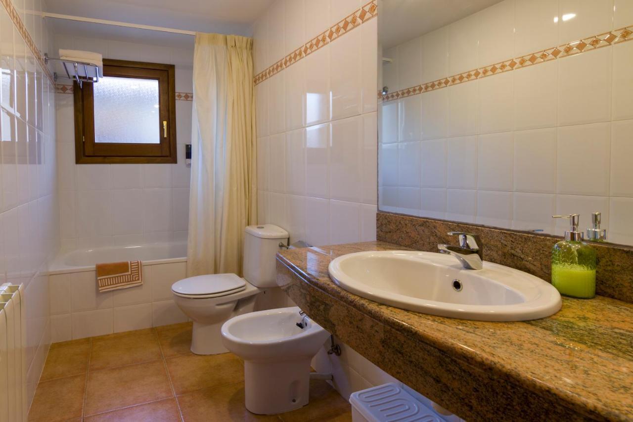 Hostal Cal Mestre Vilallonga de Ter Εξωτερικό φωτογραφία