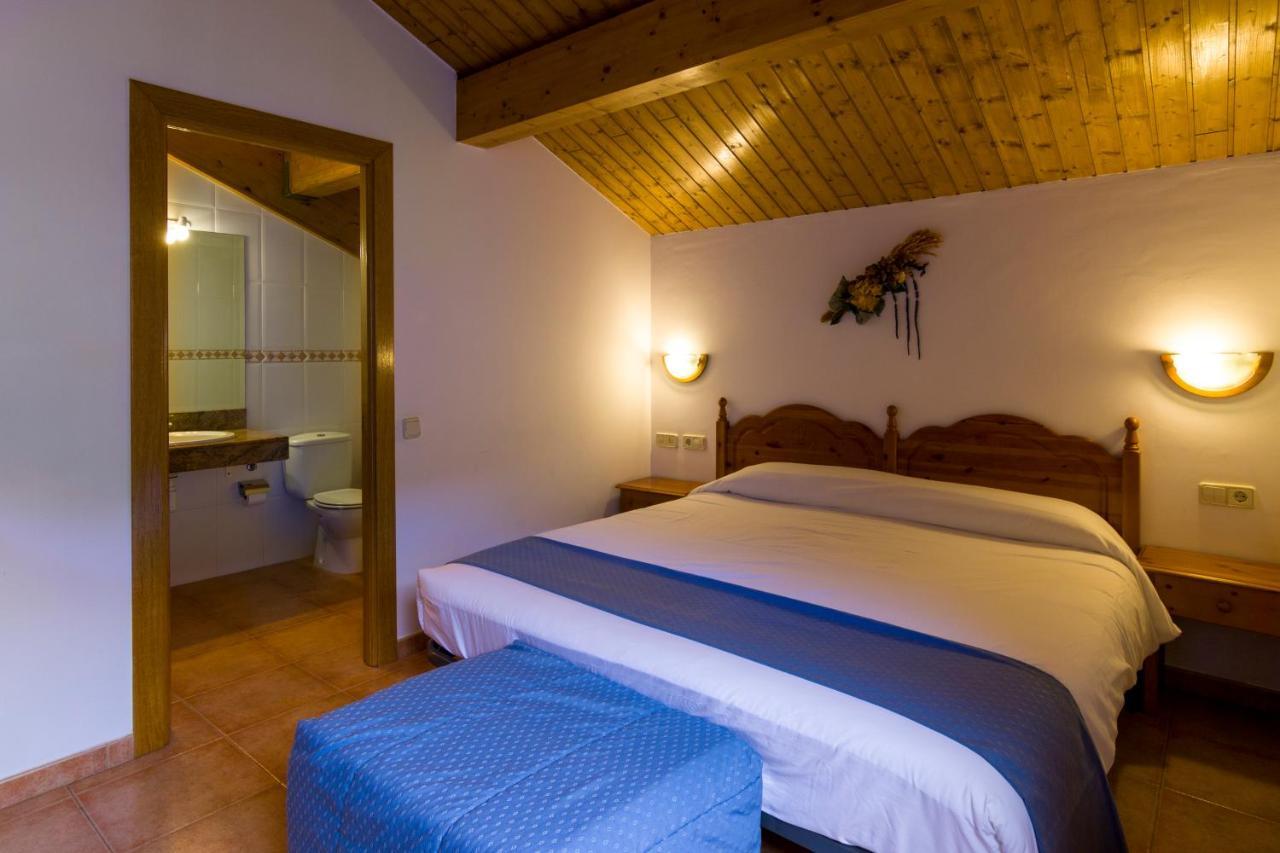 Hostal Cal Mestre Vilallonga de Ter Εξωτερικό φωτογραφία
