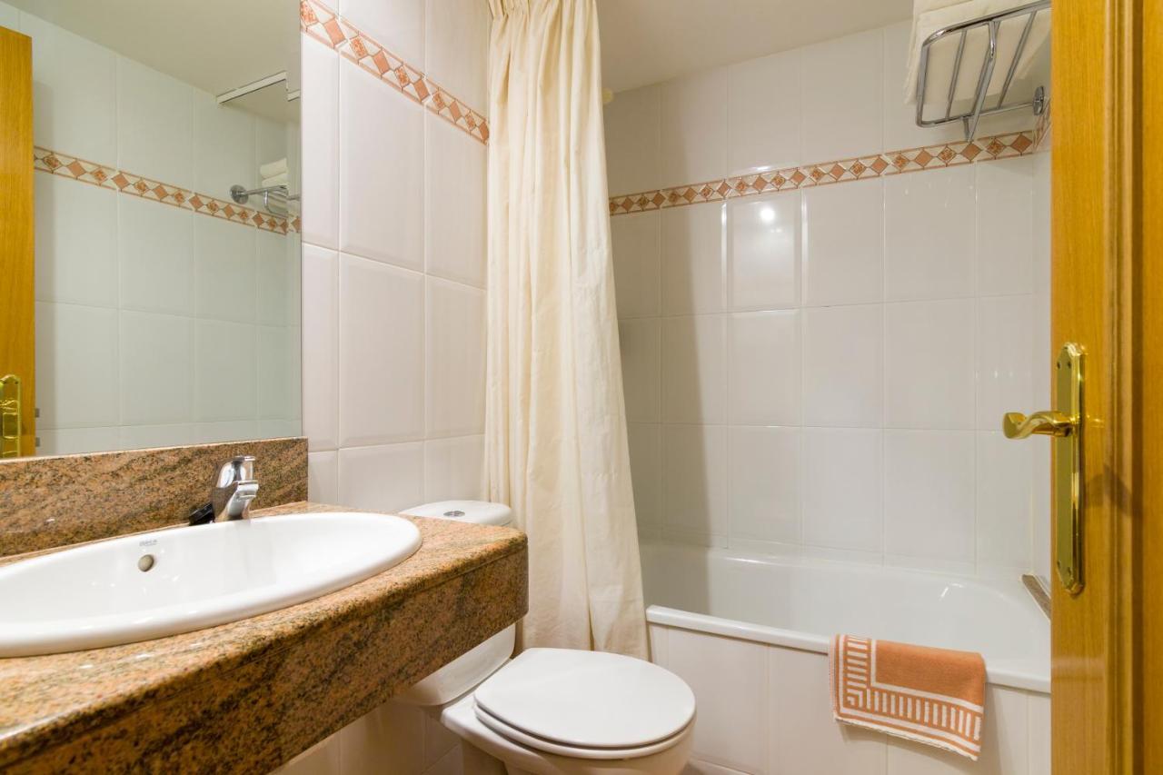 Hostal Cal Mestre Vilallonga de Ter Εξωτερικό φωτογραφία