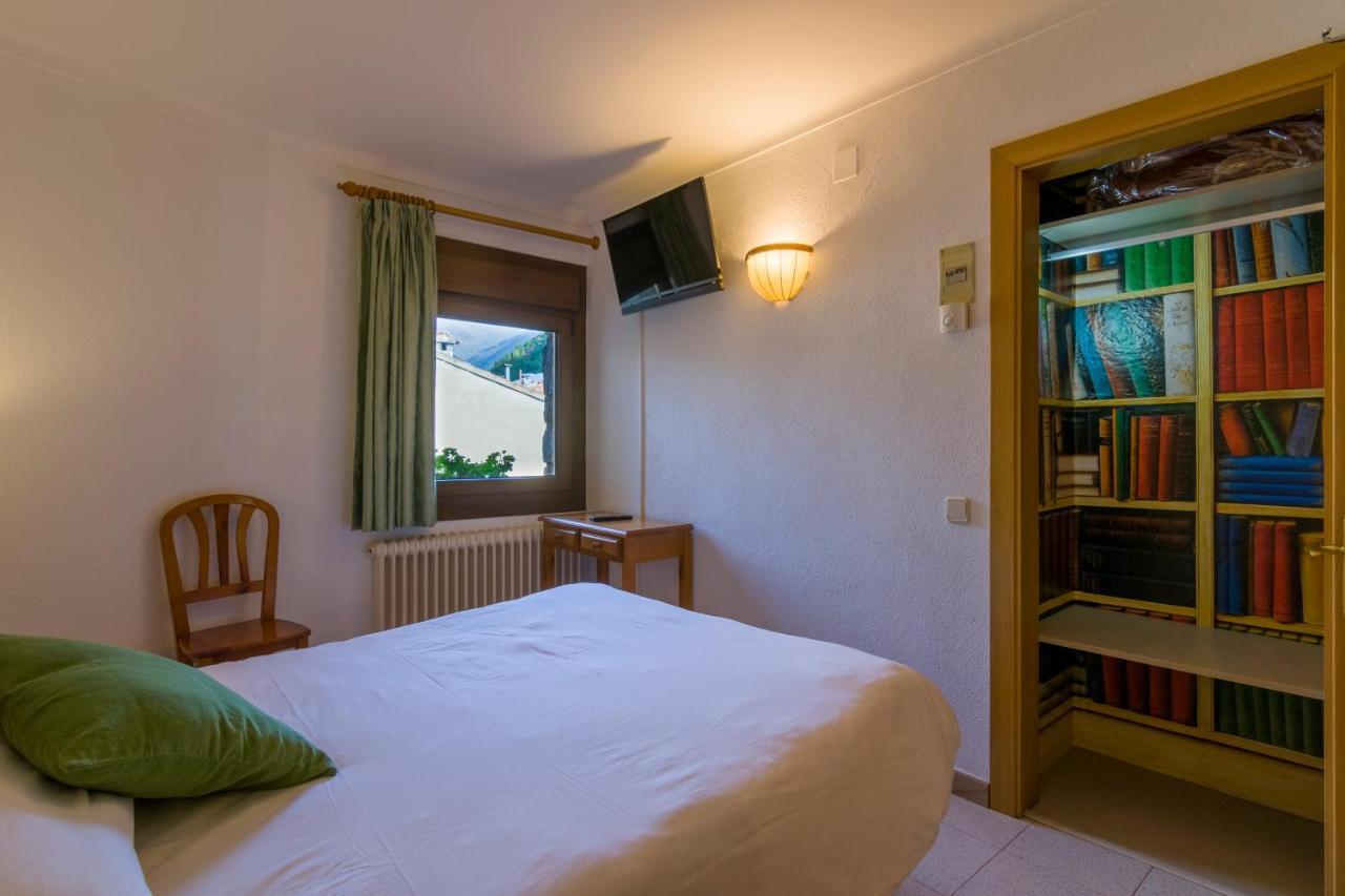 Hostal Cal Mestre Vilallonga de Ter Εξωτερικό φωτογραφία